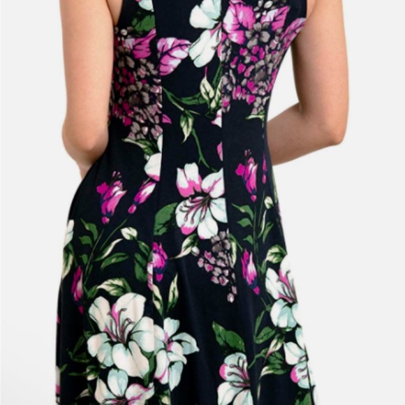 NWT Premise sleeveless Hibiscus Floral dress with a v- neck 95% Rayon 5% Spandex - Picture 2 of 9